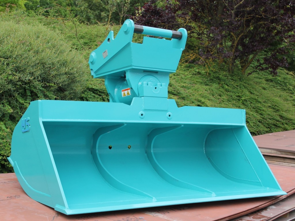 Swiveling Trench Clearing Bucket